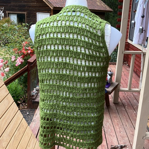 Vintage avocado Green Crochet Open Vest with tie size M/ L 1970’s true vintage - Picture 4 of 4